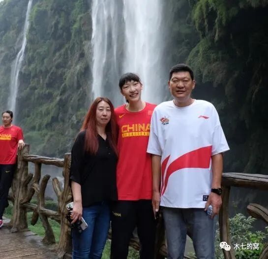 女人自己扒开荫道口app